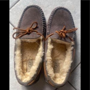 Ugg Dakota moccasins